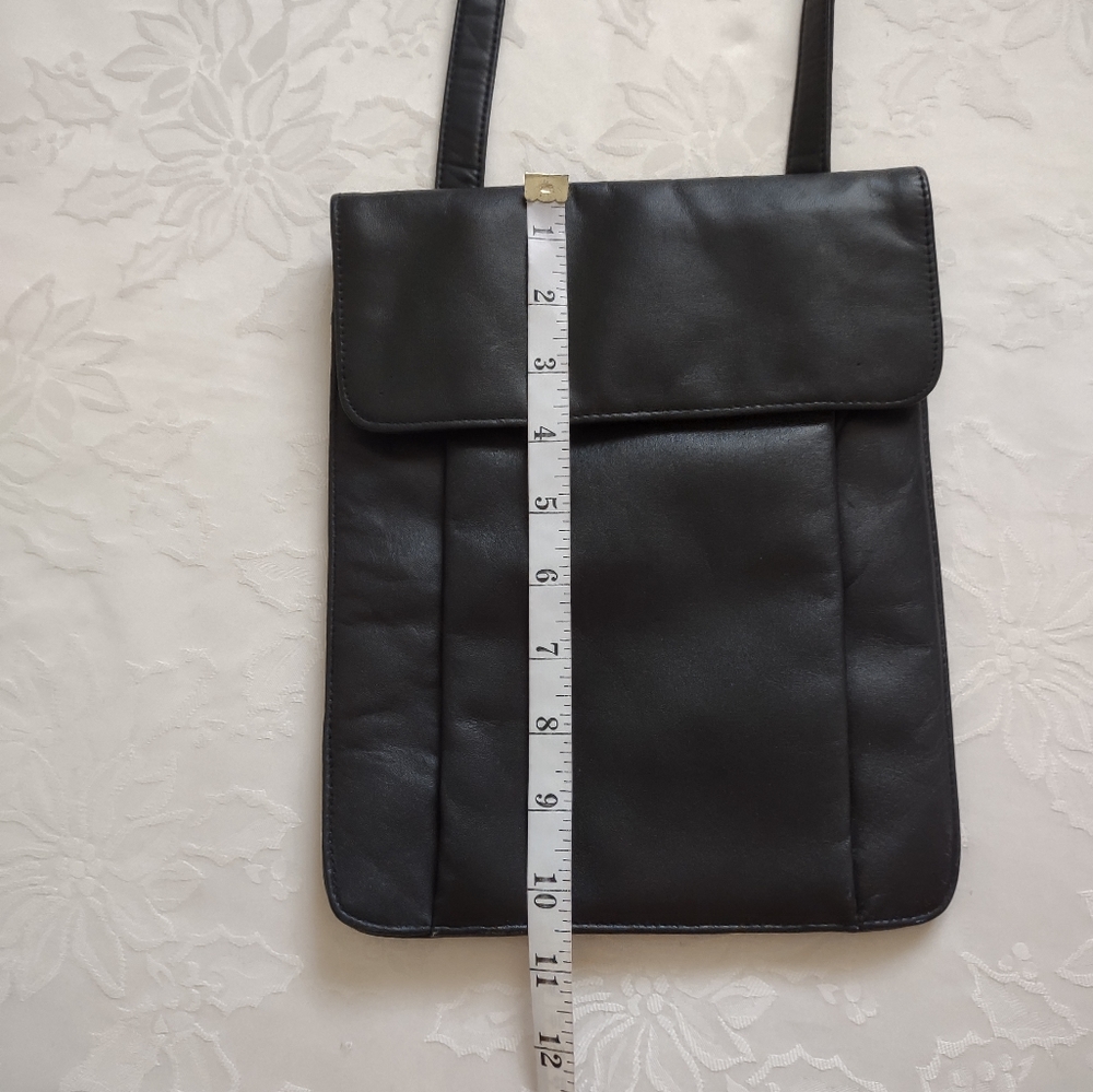 Vintage Black flap leather crossbody - Picture 6 of 12